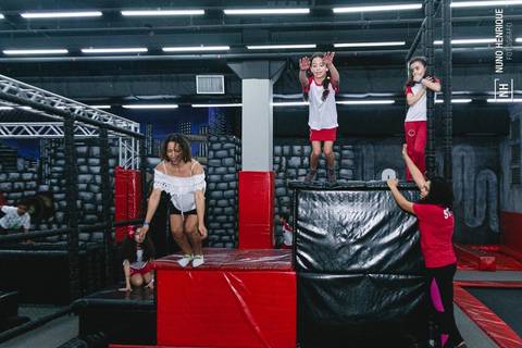 Festa infantil dos irmãos Valentina e Pedro no Urban Motion Morumbi com os amigos e colegas da escola Mapple Bear.'