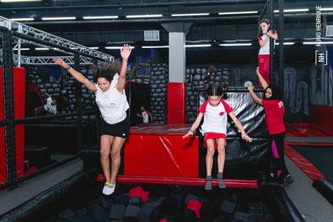 Festa infantil dos irmãos Valentina e Pedro no Urban Motion Morumbi com os amigos e colegas da escola Mapple Bear.'