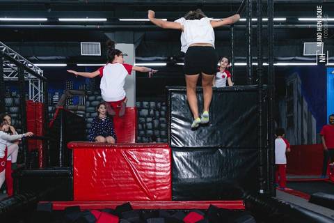 Festa infantil dos irmãos Valentina e Pedro no Urban Motion Morumbi com os amigos e colegas da escola Mapple Bear.'