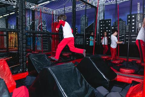 Festa infantil dos irmãos Valentina e Pedro no Urban Motion Morumbi com os amigos e colegas da escola Mapple Bear.'