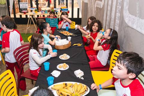 Festa infantil dos irmãos Valentina e Pedro no Urban Motion Morumbi com os amigos e colegas da escola Mapple Bear.'