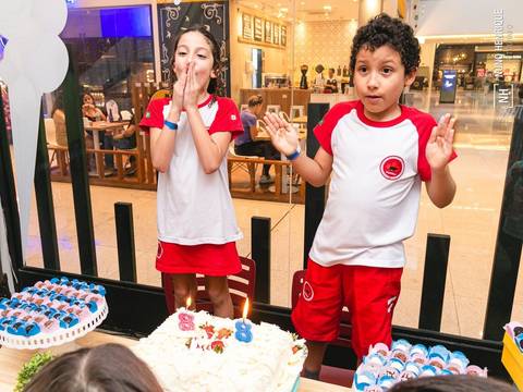 Festa infantil dos irmãos Valentina e Pedro no Urban Motion Morumbi com os amigos e colegas da escola Mapple Bear.'