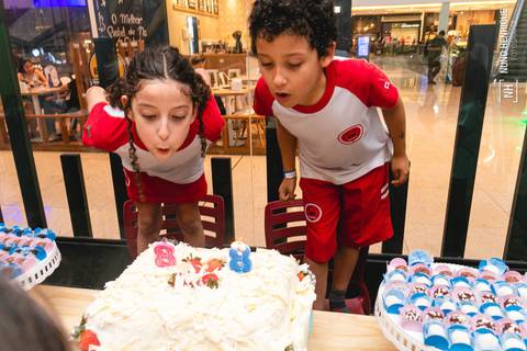 Festa infantil dos irmãos Valentina e Pedro no Urban Motion Morumbi com os amigos e colegas da escola Mapple Bear.'