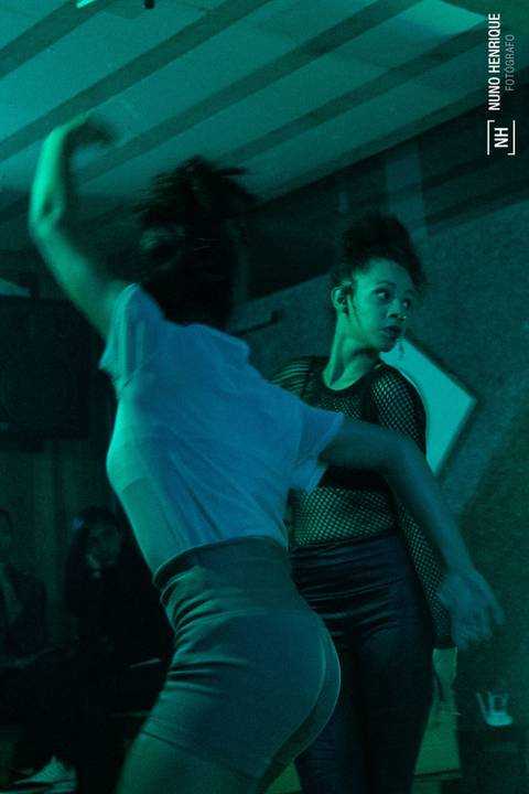 Fotos do espetáculo de dança contemporânea