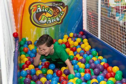Fotos da festa infantil de 5 anos do Ian no Buffet Além d'Alegria Prime, na zona leste de São Paulo.'