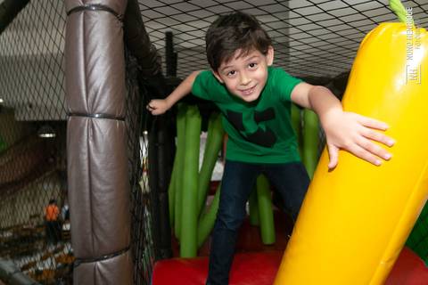 Fotos da festa infantil de 5 anos do Ian no Buffet Além d'Alegria Prime, na zona leste de São Paulo.'