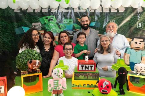 Fotos da festa infantil de 5 anos do Ian no Buffet Além d'Alegria Prime, na zona leste de São Paulo.'