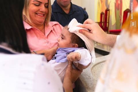 Cerimônia de batismo do João Lucas realizada na Igreja do Sagrado Coração de Jesus, zona sul de São Paulo.'