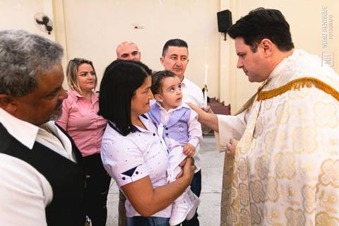 Cerimônia de batismo do João Lucas realizada na Igreja do Sagrado Coração de Jesus, zona sul de São Paulo.'