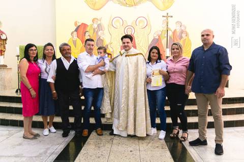 Cerimônia de batismo do João Lucas realizada na Igreja do Sagrado Coração de Jesus, zona sul de São Paulo.'