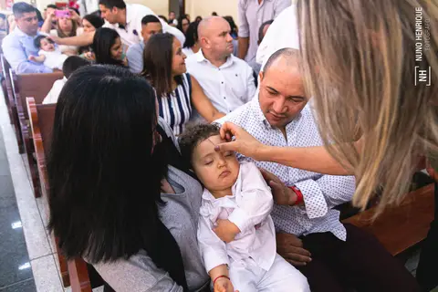 Cerimônia de batismo do Theo realizada na Igreja do Sagrado Coração de Jesus, zona sul de São Paulo.'