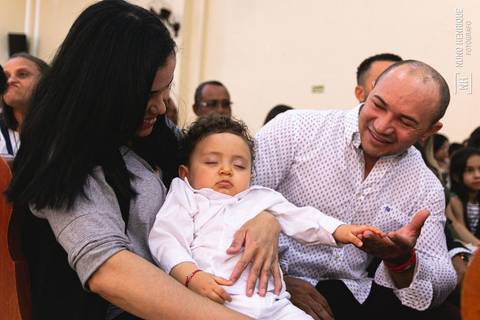Cerimônia de batismo do Theo realizada na Igreja do Sagrado Coração de Jesus, zona sul de São Paulo.'