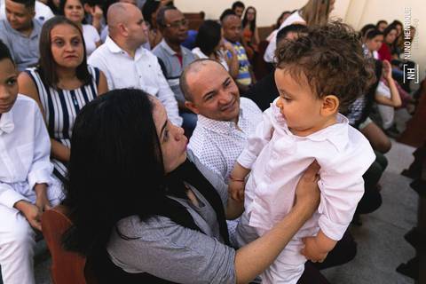 Cerimônia de batismo do Theo realizada na Igreja do Sagrado Coração de Jesus, zona sul de São Paulo.'