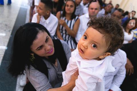 Cerimônia de batismo do Theo realizada na Igreja do Sagrado Coração de Jesus, zona sul de São Paulo.'