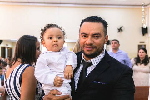 Cerimônia de batismo do Theo realizada na Igreja do Sagrado Coração de Jesus, zona sul de São Paulo.'