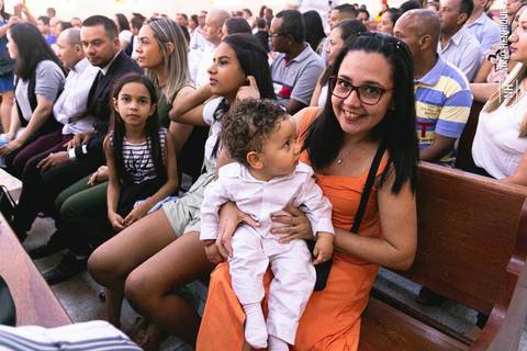 Cerimônia de batismo do Theo realizada na Igreja do Sagrado Coração de Jesus, zona sul de São Paulo.'