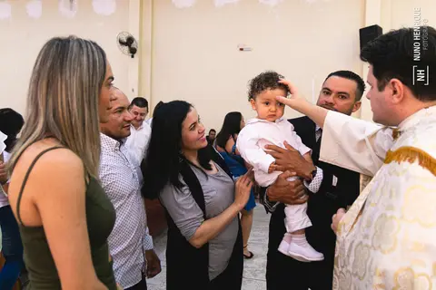 Cerimônia de batismo do Theo realizada na Igreja do Sagrado Coração de Jesus, zona sul de São Paulo.'