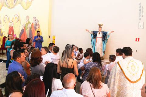 Cerimônia de batismo do Theo realizada na Igreja do Sagrado Coração de Jesus, zona sul de São Paulo.'