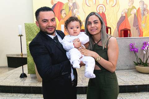 Cerimônia de batismo do Theo realizada na Igreja do Sagrado Coração de Jesus, zona sul de São Paulo.'