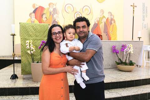 Cerimônia de batismo do Theo realizada na Igreja do Sagrado Coração de Jesus, zona sul de São Paulo.'