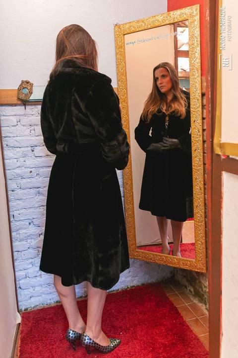 Ensaio fotográfico retrô com Danielle Cohen, produção de Carla Alves e cabelo e maquiagem de Aline Custódio no Devant Vintage Brechó.'