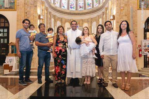 Cerrimônia de batizado da Isabella Ota na Paróquia Nossa Senhora Aparecida de Moema, em São Paulo.'