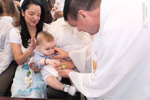 Cerimônia de batizado do Pedro Mendes realizada na Paróquia Nossa Senhora da Esperança, no bairro de Moema em São Paulo.'