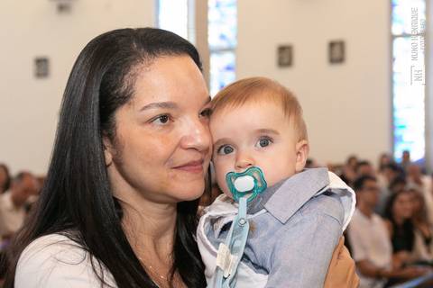 Cerimônia de batizado do Pedro Mendes realizada na Paróquia Nossa Senhora da Esperança, no bairro de Moema em São Paulo.'