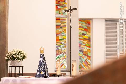 Cerimônia de batizado do Pedro Mendes realizada na Paróquia Nossa Senhora da Esperança, no bairro de Moema em São Paulo.'