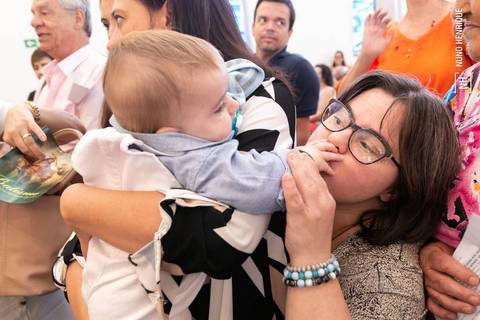 Cerimônia de batizado do Pedro Mendes realizada na Paróquia Nossa Senhora da Esperança, no bairro de Moema em São Paulo.'