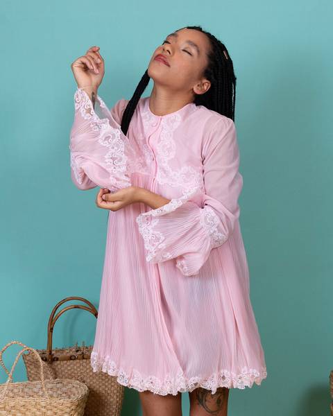 Ensaio de lookbook para divulgação de novos garimpos do Devant Vintage Brechó, localizado na zona oeste de São Paulo.'