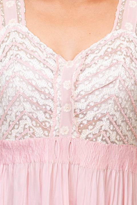 Ensaio de lookbook para divulgação de novos garimpos do Devant Vintage Brechó, localizado na zona oeste de São Paulo.'