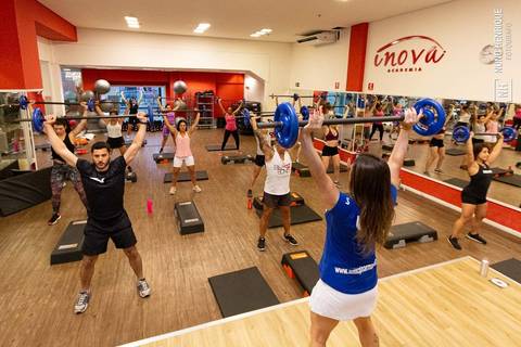 Aula de Cross HIIT na academia Inova, dentro do Shopping Praça da Moça em Diadema.'