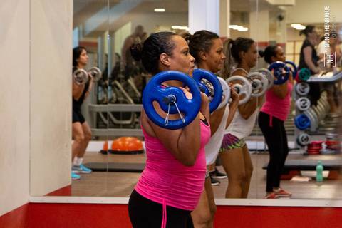Aula de Cross HIIT na academia Inova, dentro do Shopping Praça da Moça em Diadema.'