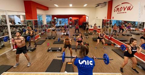 Aula de Cross HIIT na academia Inova, dentro do Shopping Praça da Moça em Diadema.'