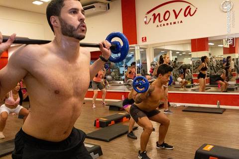 Aula de Cross HIIT na academia Inova, dentro do Shopping Praça da Moça em Diadema.'