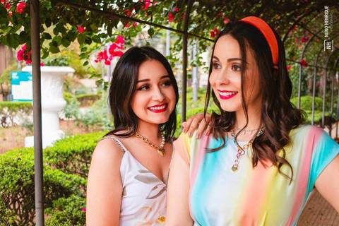 Ensaio fotográfico com a Dalete Furigo e sua irmã Cínthia na Casa das Rosas, em São Paulo.'