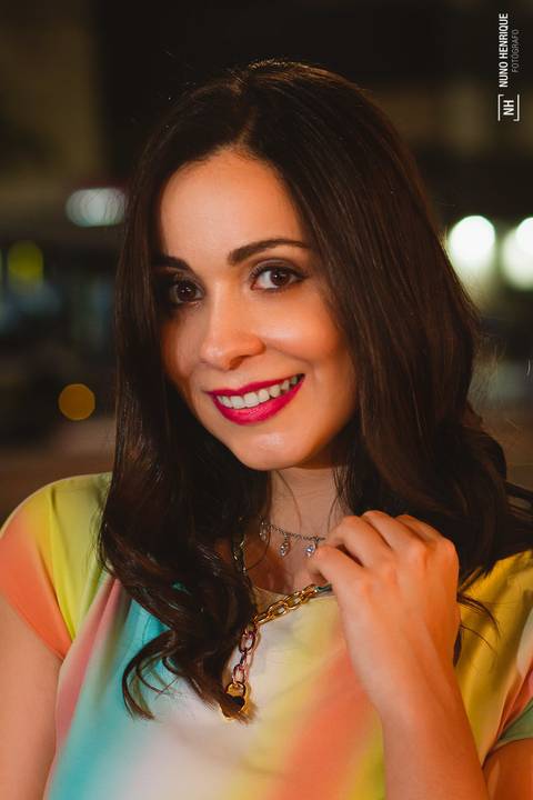 Ensaio fotográfico com a Dalete Furigo na avenida Paulista, em São Paulo.'