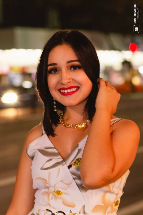 Ensaio fotográfico com a Cinthia Furigo na avenida Paulista, em São Paulo.'