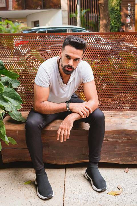 Ensaio com o modelo Thiago Oliveira na Rua Oscar Freire em São Paulo.'