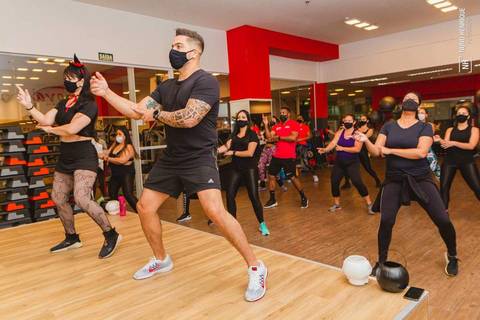 Aula de Fit Dance na Academia Inova Diadema, dentro do Shopping Praça da Moça.'