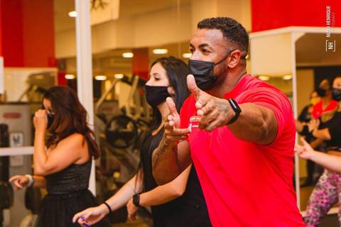Aula de Fit Dance na Academia Inova Diadema, dentro do Shopping Praça da Moça.'