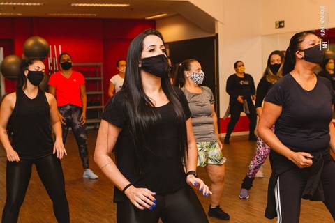 Aula de Fit Dance na Academia Inova Diadema, dentro do Shopping Praça da Moça.'