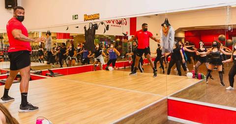 Aula de Fit Dance na Academia Inova Diadema, dentro do Shopping Praça da Moça.'