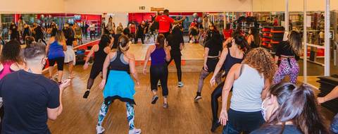 Aula de Fit Dance na Academia Inova Diadema, dentro do Shopping Praça da Moça.'