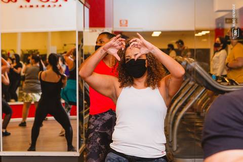 Aula de Fit Dance na Academia Inova Diadema, dentro do Shopping Praça da Moça.'