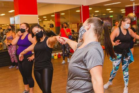 Aula de Fit Dance na Academia Inova Diadema, dentro do Shopping Praça da Moça.'