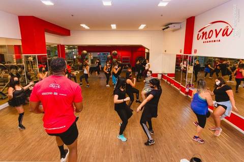 Aula de Fit Dance na Academia Inova Diadema, dentro do Shopping Praça da Moça.'