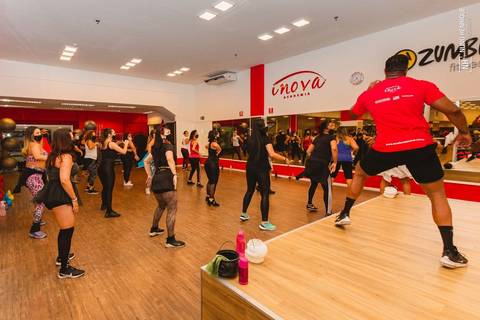 Aula de Fit Dance na Academia Inova Diadema, dentro do Shopping Praça da Moça.'