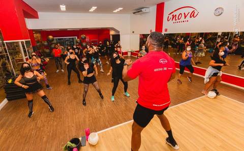 Aula de Fit Dance na Academia Inova Diadema, dentro do Shopping Praça da Moça.'